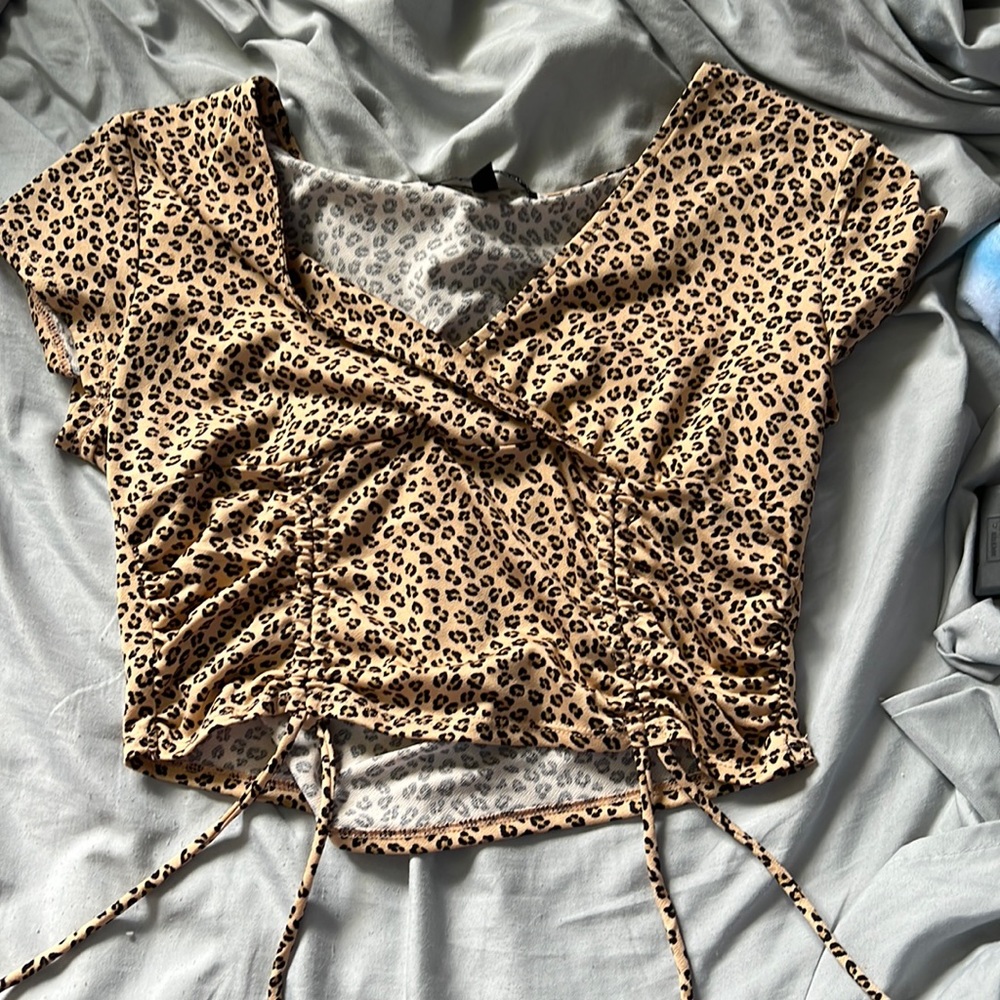 Super cute cheetah print top